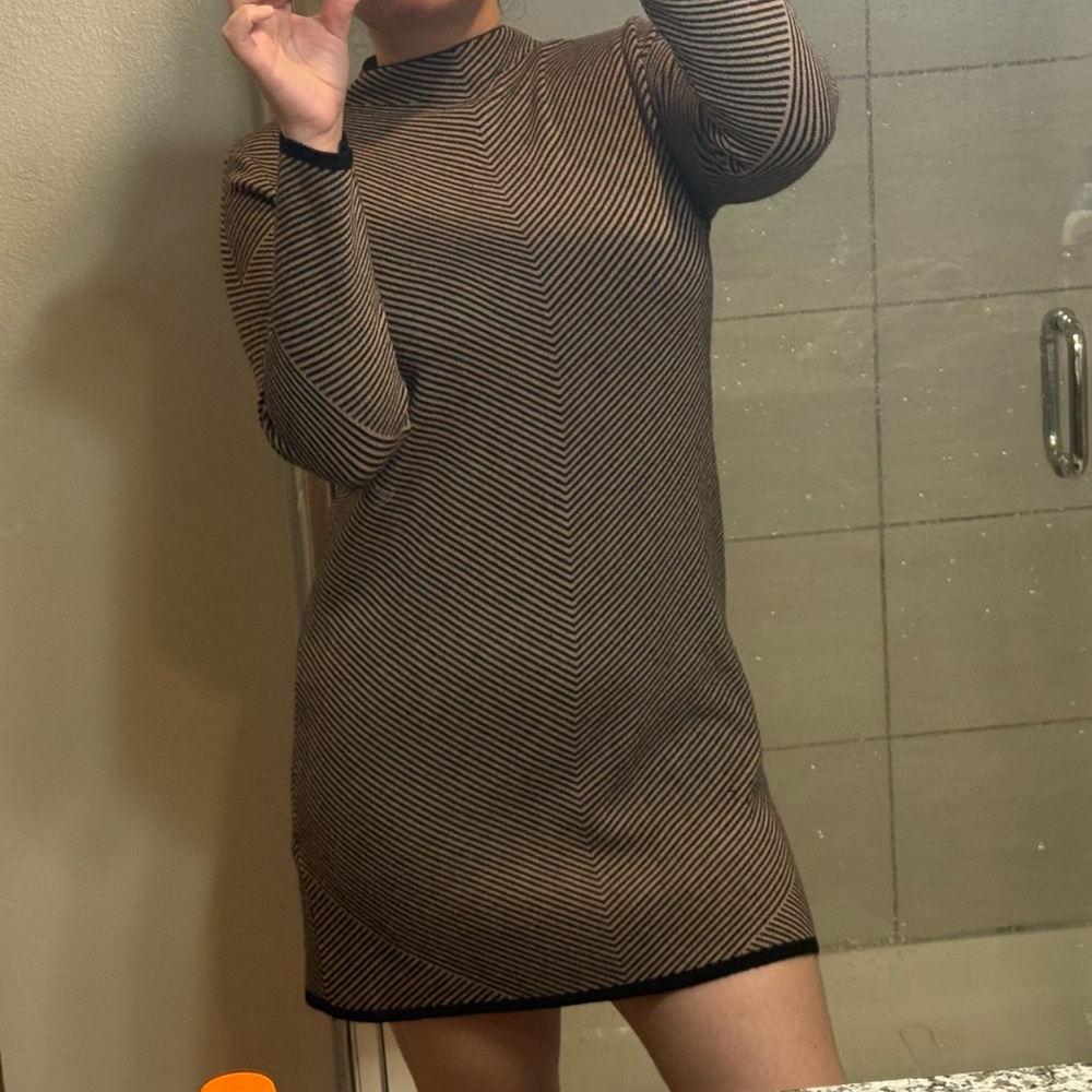 Max Studio Brown Chevron Long Sleeve Dress